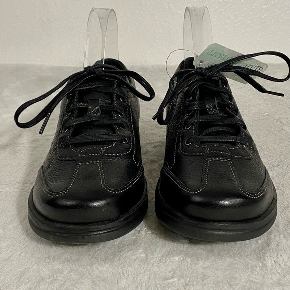 NEW Apex Robyn Petal Sneakers Women’s Size 9.5 Black Leather Cut Out Flowers - Picture 4 of 16